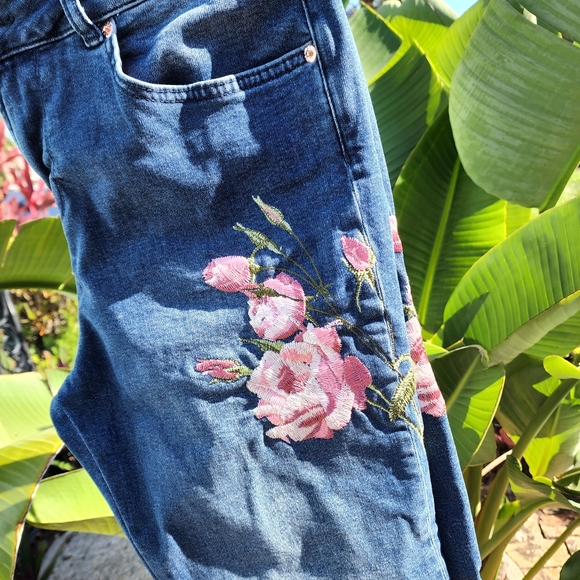 Ted Baker London PREMIUM DENIM Jeans with Pink Floral Embroidery NWOT - Picture 5 of 6
